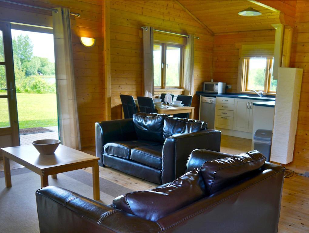 Lake Pochard Holiday Lodges South Cerney Oda fotoğraf