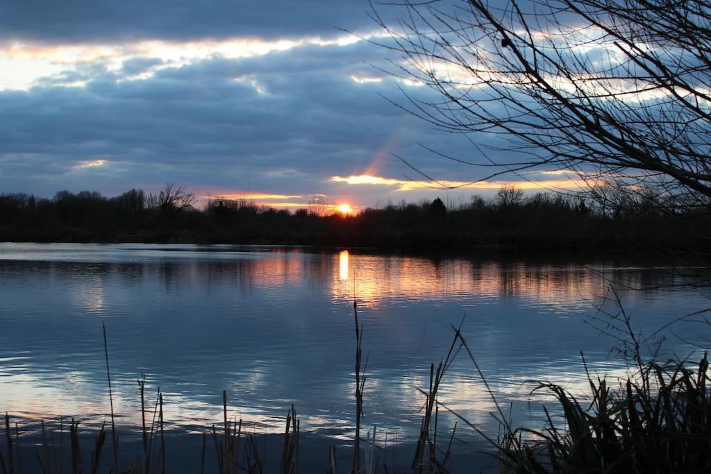 Lake Pochard Holiday Lodges South Cerney Oda fotoğraf