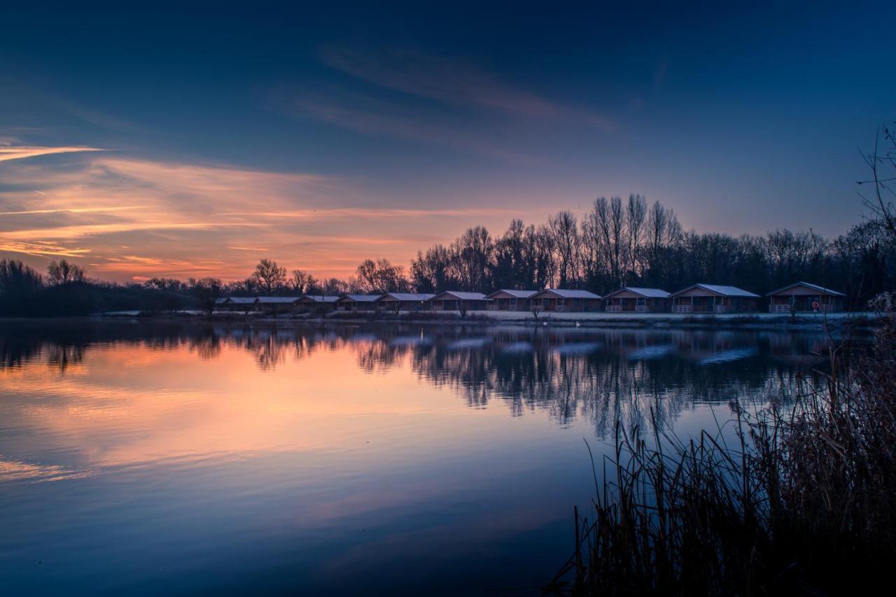 Lake Pochard Holiday Lodges South Cerney Dış mekan fotoğraf